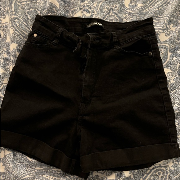 Fashionnova jean shorts - Picture 3 of 4